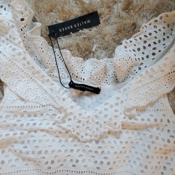 Walter Baker White Eyelet V-Neck Ruffle Open Back Sleeveless Shorts Romper M - Picture 5 of 7